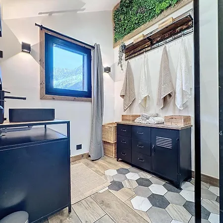 Modern 2br With Mountain Views & Private Parking דירה