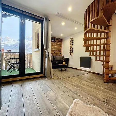 Modern 2br With Mountain Views & Private Parking *