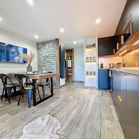 Modern 2br With Mountain Views & Private Parking *